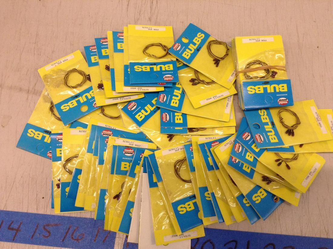 vintage model power ho engine lightbulbs (1 of 1)