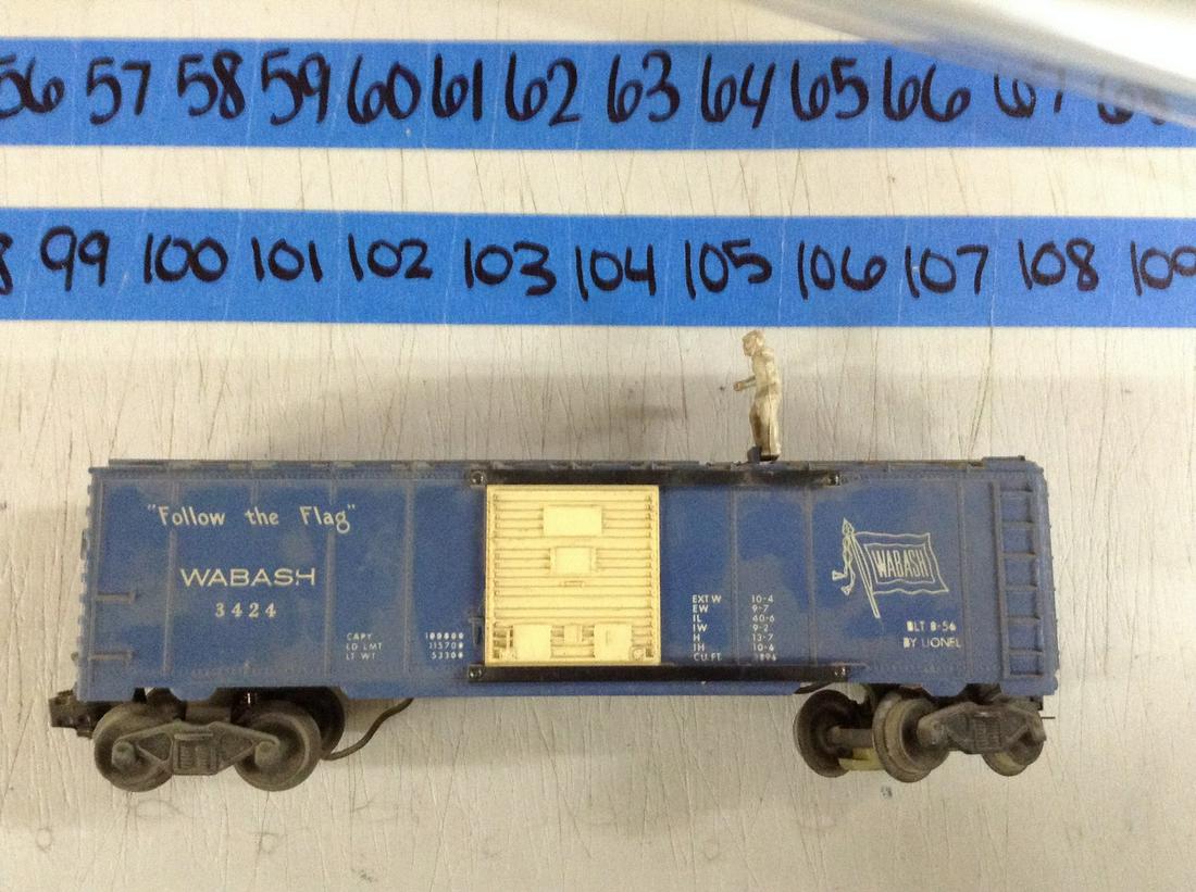 o gauge Lionel Wabash refrigerated car with guy on top: o gauge Lionel Wabash refrigerated car with guy on top