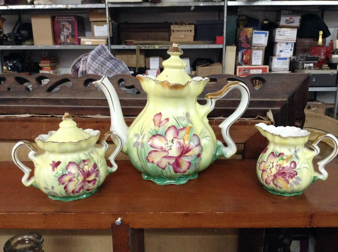 hand painted early Nippon tea pot creamier and sugar: hand painted early Nippon tea pot creamier and sugar