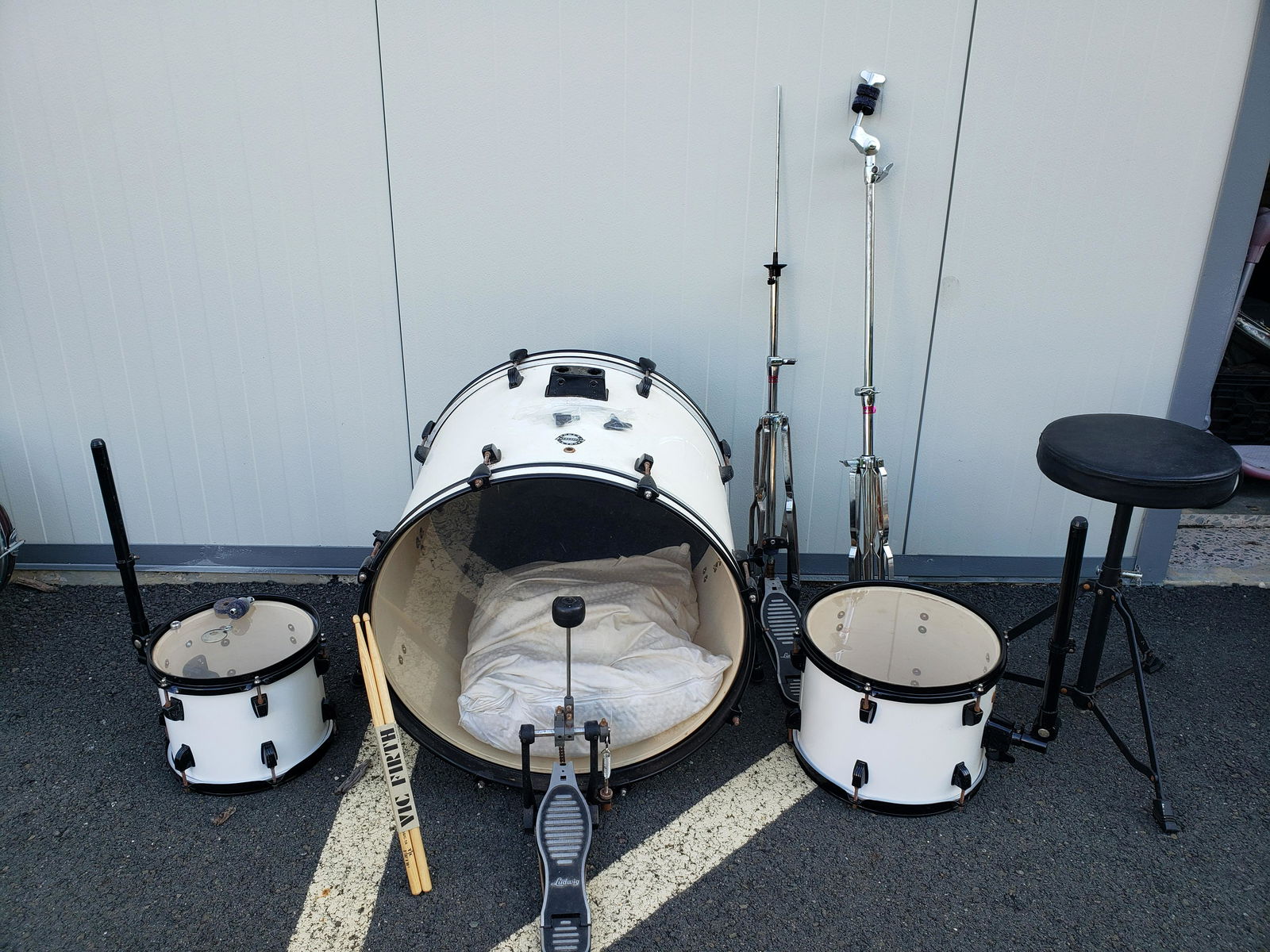 Ludwig Accent white drum set (1 of 1)