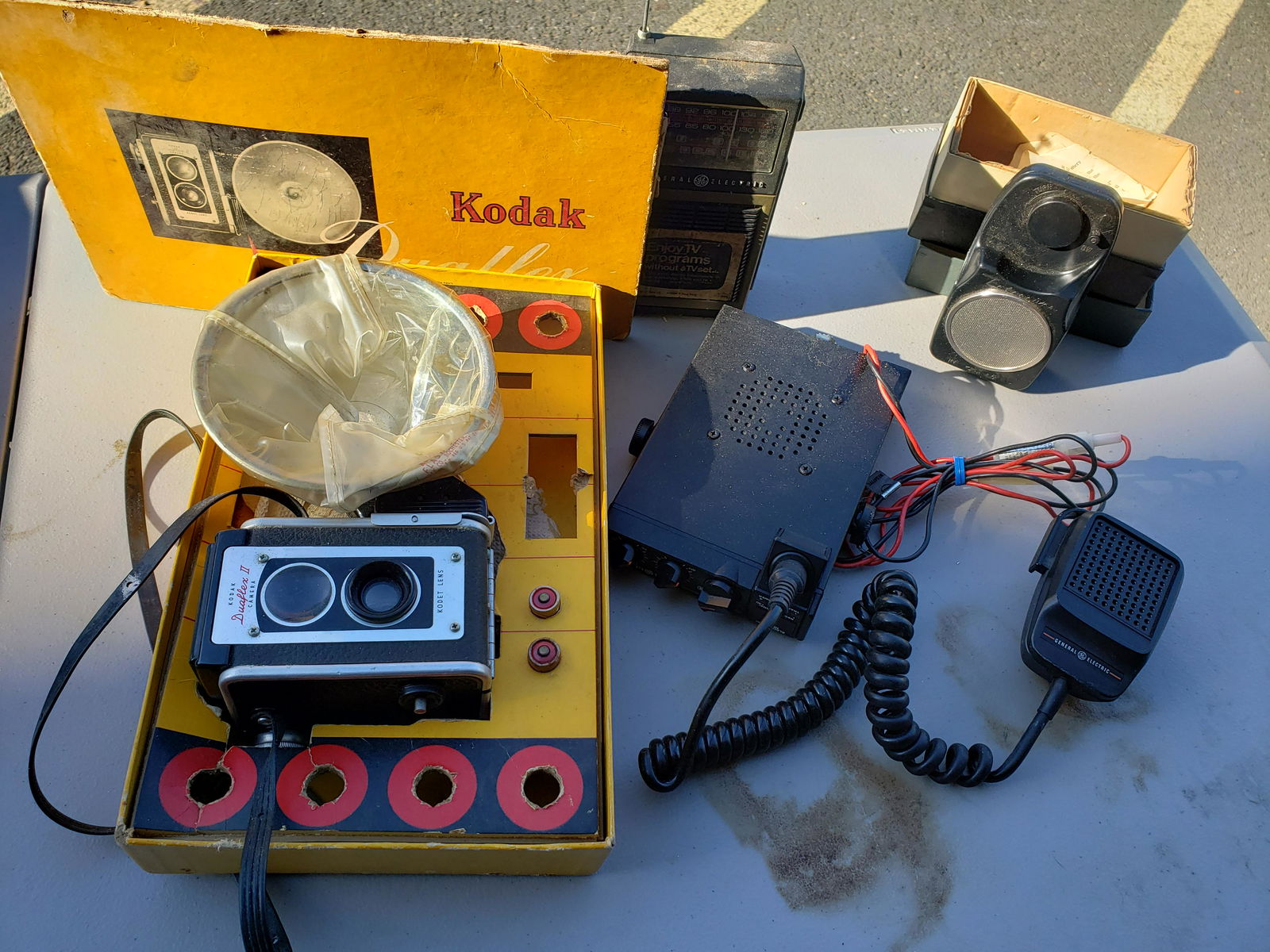 Vintage Vintage Cameras and Radio Untested (1 of 1)
