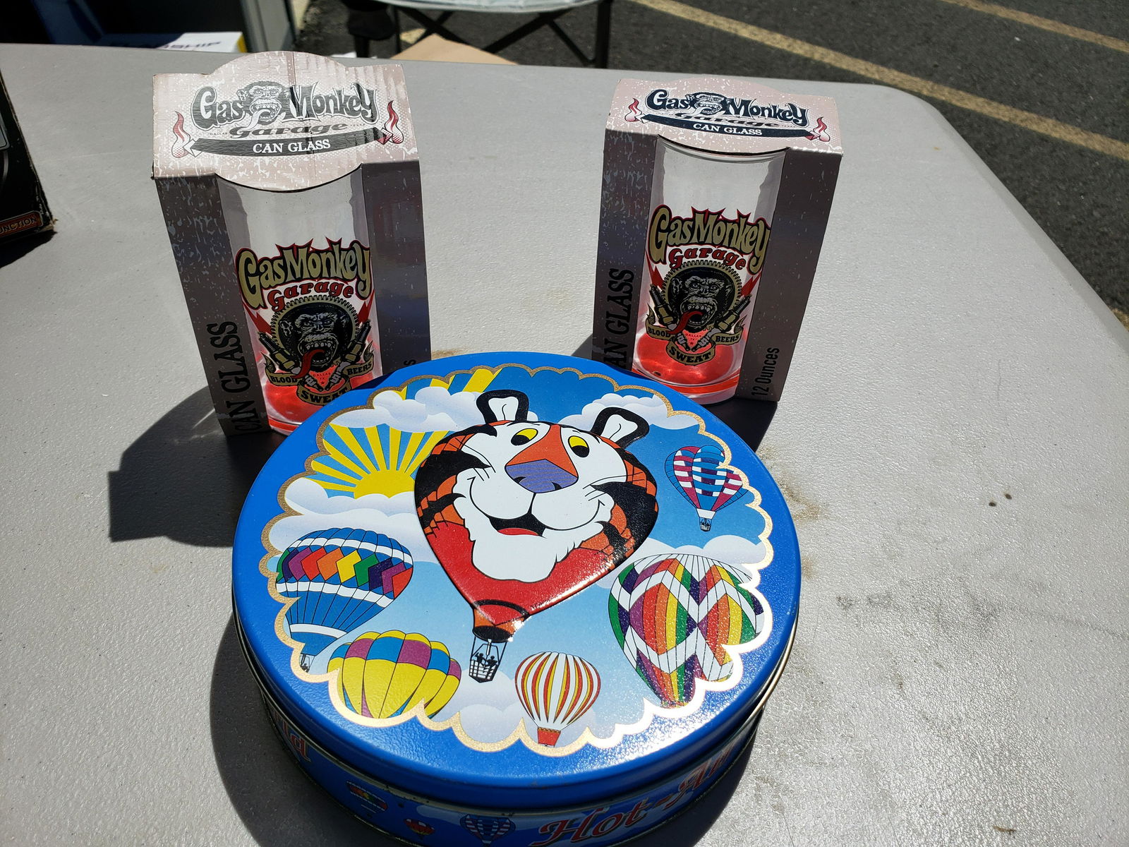 Gas Monkey glass & Tony the Tiger collector tin: Gas Monkey glass & Tony the Tiger collector tin