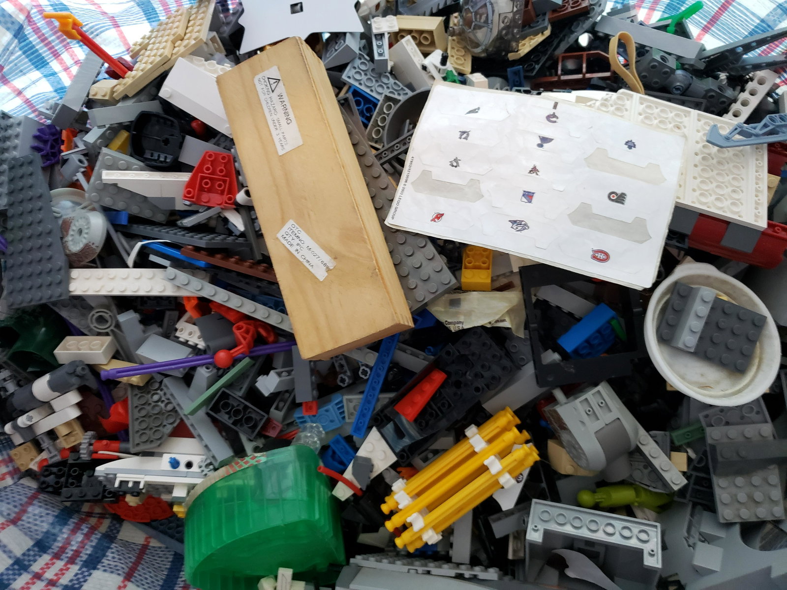 Large lot of Legos: Large lot of Legos