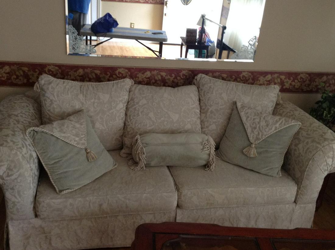 like new couch: like new couch