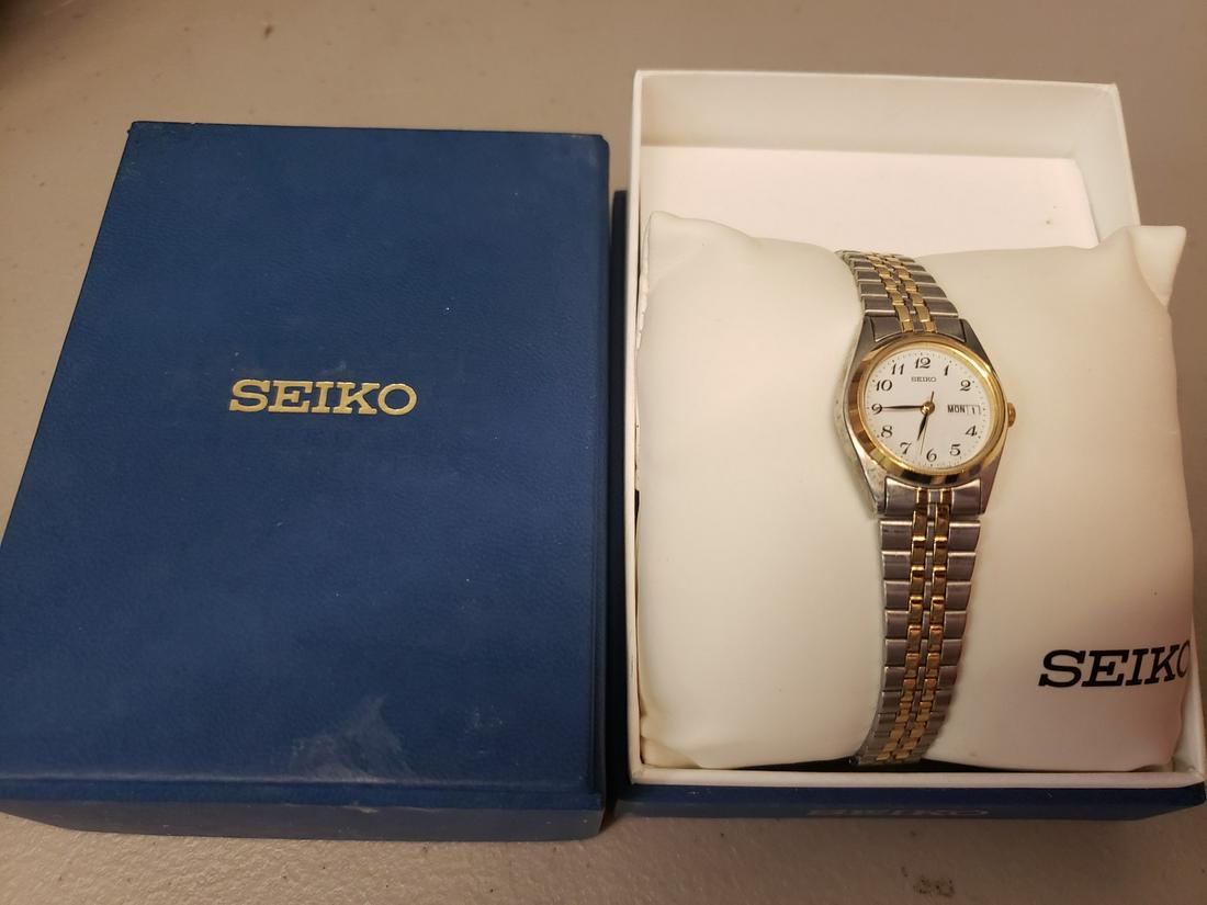 Seiko watch w/box and original paperwork: Seiko watch w/box and original paperwork