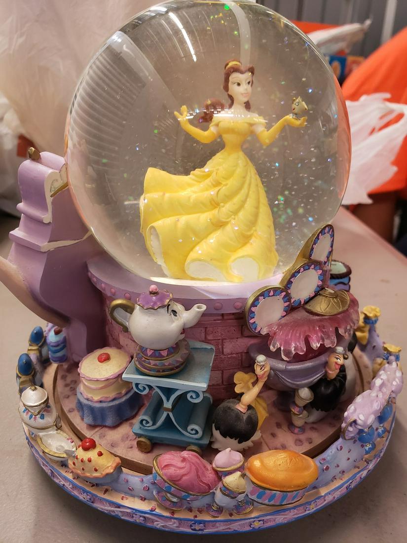 Walt Disney's Beauty and the Beast musical snowglobe: Walt Disney's Beauty and the Beast musical snowglobe - untested