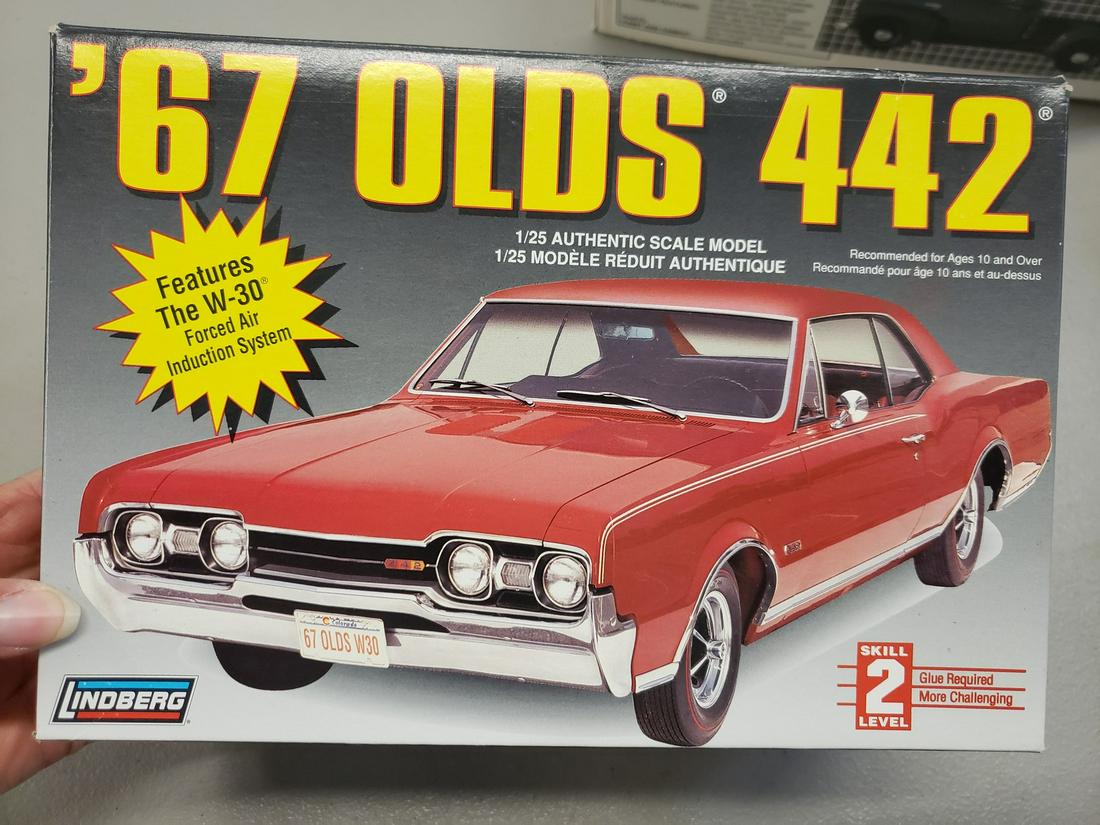 Lindberg '67 Olds 442 1/25 model kit: Lindberg '67 Olds 442 1/25 model kit