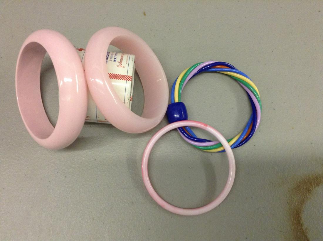 lot of vintage pink bakelite bracelets: lot of vintage pink bakelite bracelets