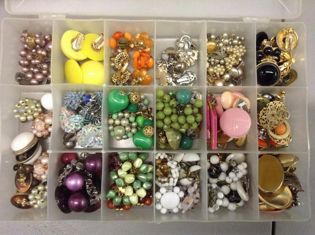 large lot of bakelite earrings (1 of 1)