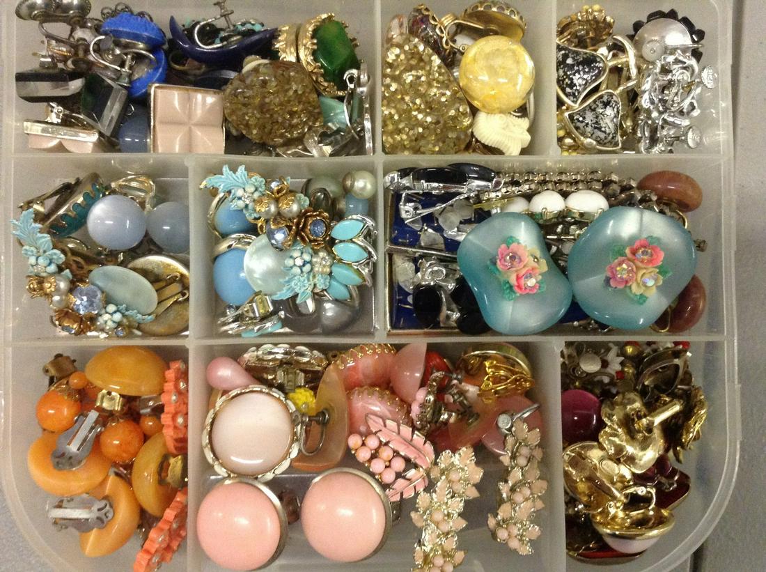 large amount of bakelite and other costume earrings: large amount of bakelite and other costume earrings