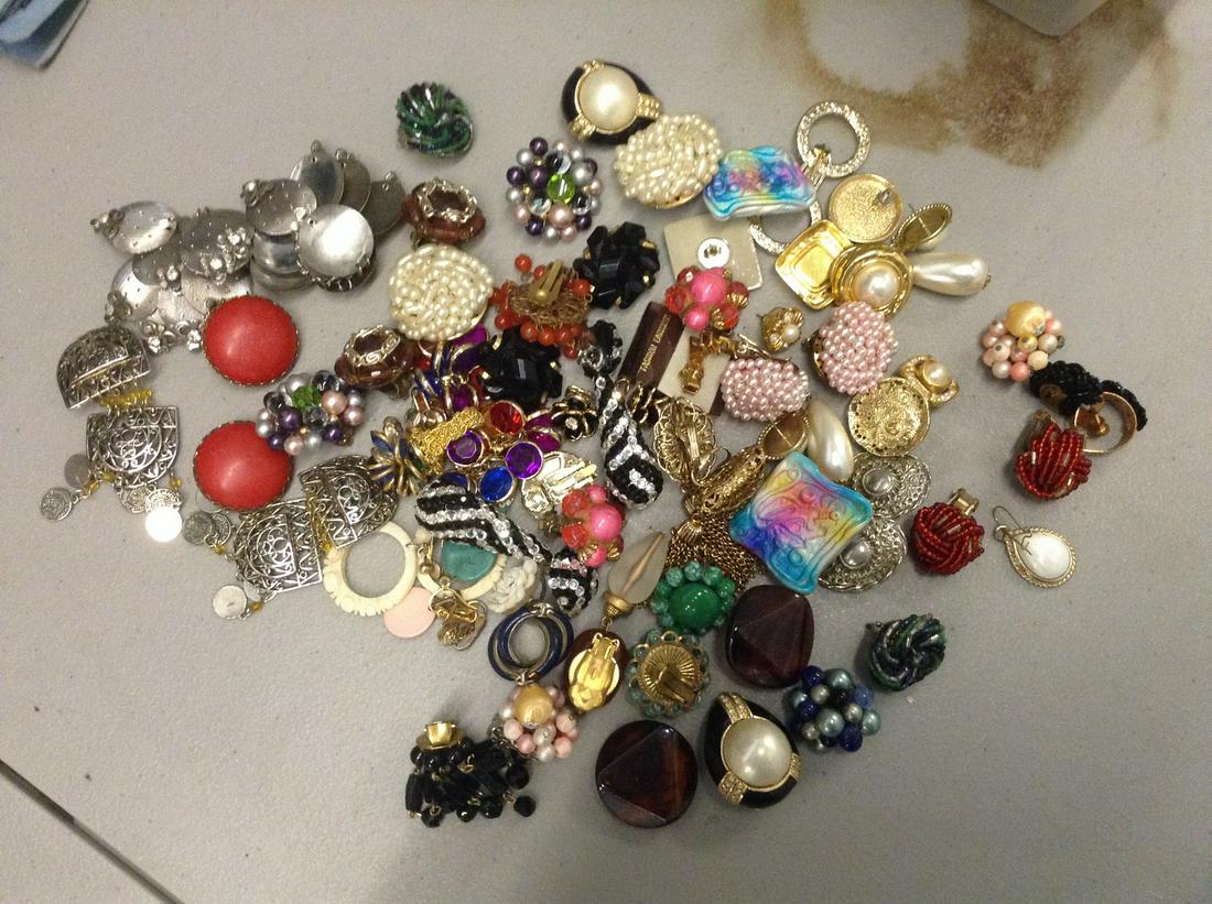 large amount of bakelite and other costume earrings: large amount of bakelite and other costume earrings