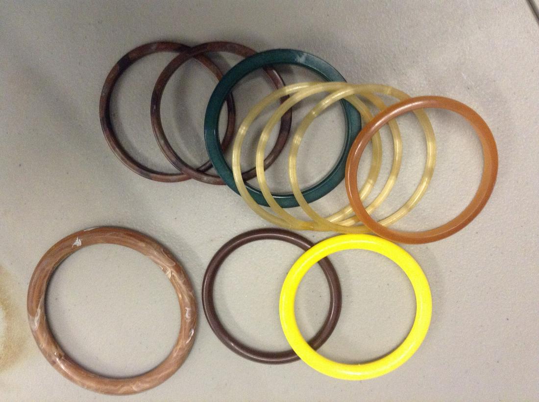 large lot of bakelite bangle bracelets (1 of 1)