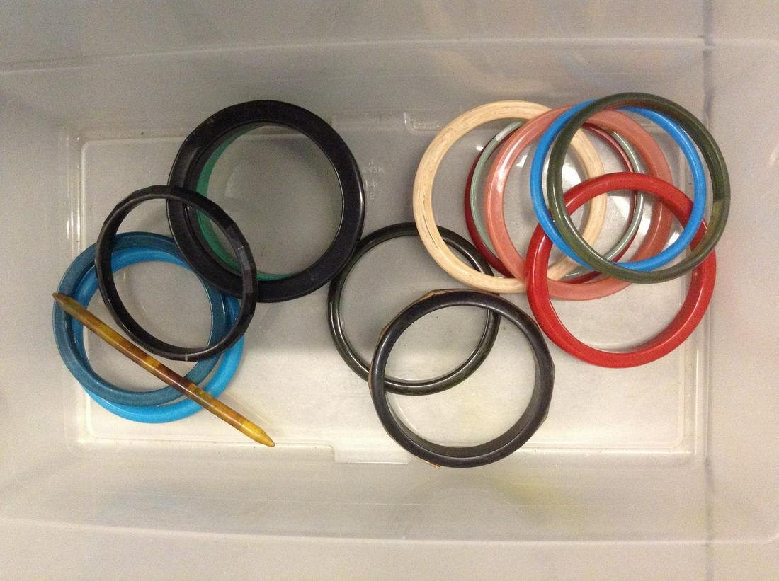 lot of vintage bakelite bangle bracelets: lot of vintage bakelite bangle bracelets