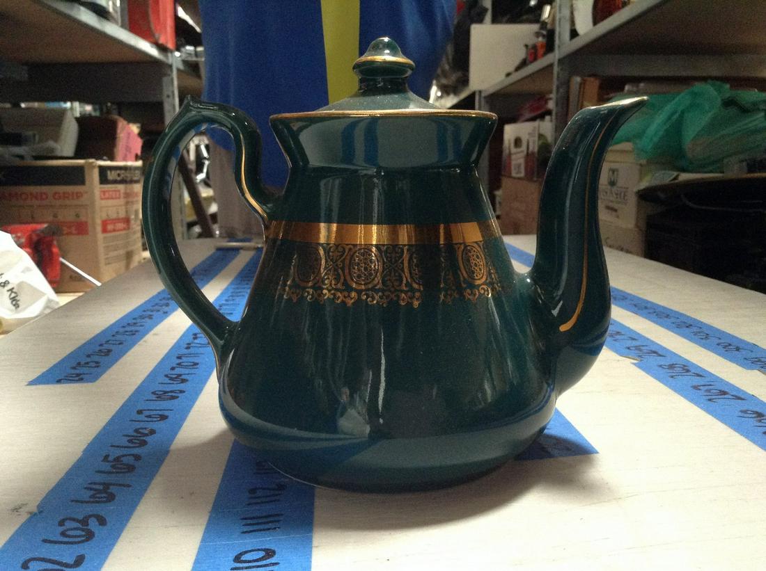 hall teapot 8" tall: no damage