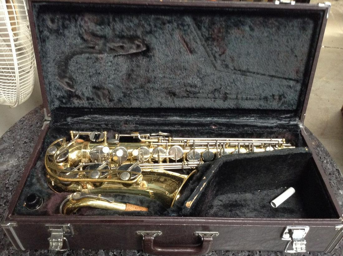 saxophone yamaha yas-21 0438482 in case: saxophone yamaha yas-21 0438482 in case