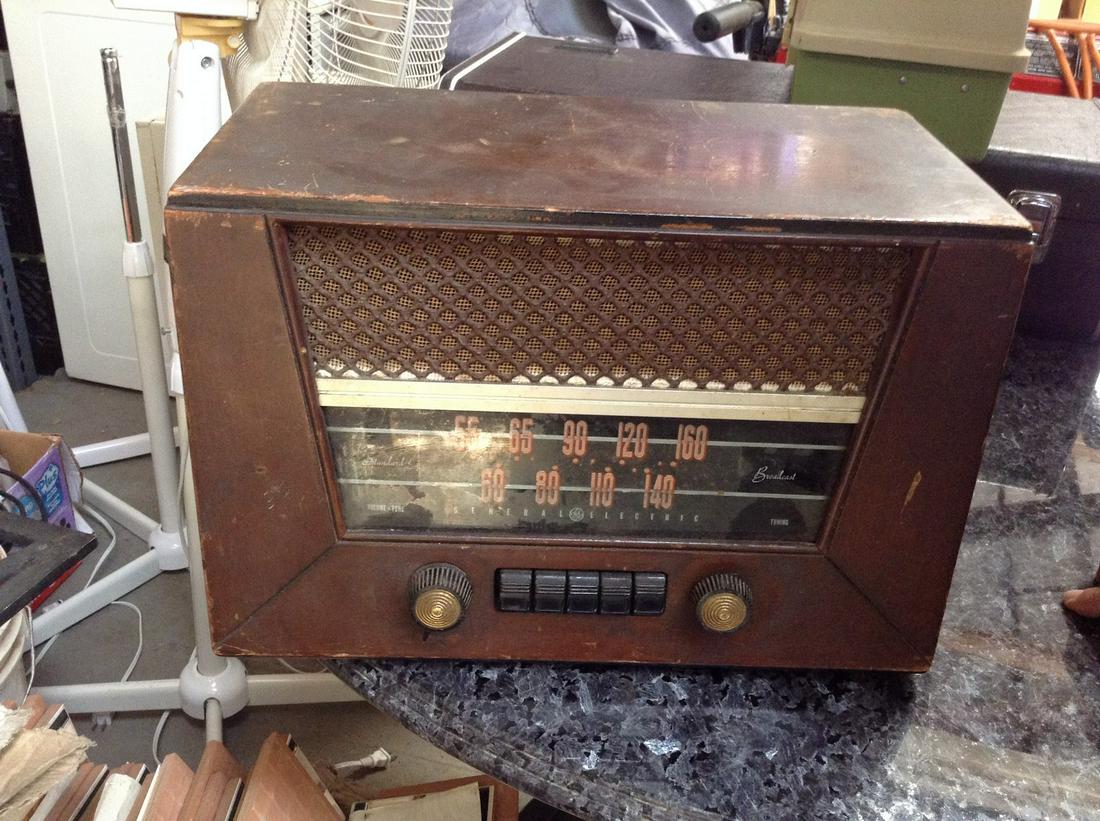 general electric model 321 radio (1 of 1)