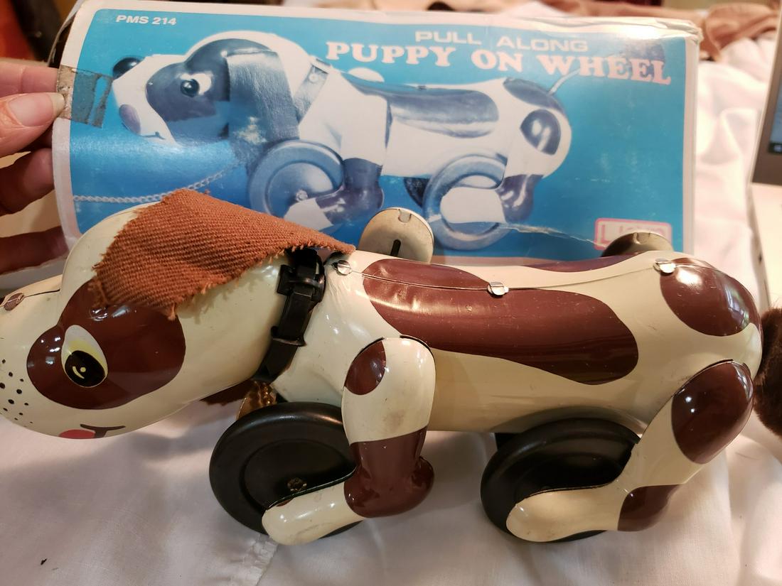 Pull along puppy on wheel lioin toy (1 of 1)
