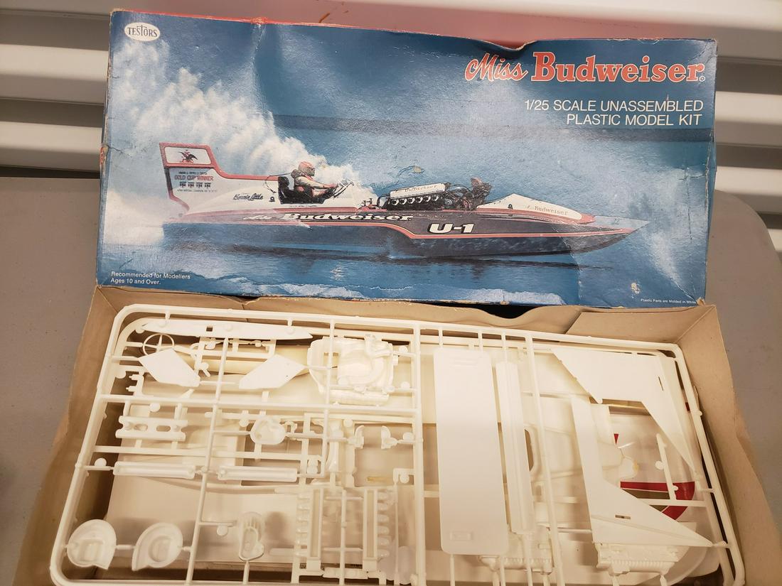 Miss Budweiser 1/25 scaled plastic model kit: Miss Budweiser 1/25 scaled plastic model kit