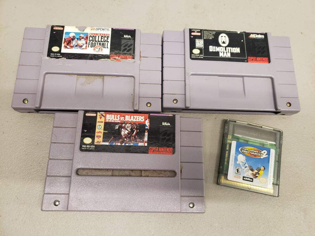 Lot of vintage Nintendo games (1 of 1)