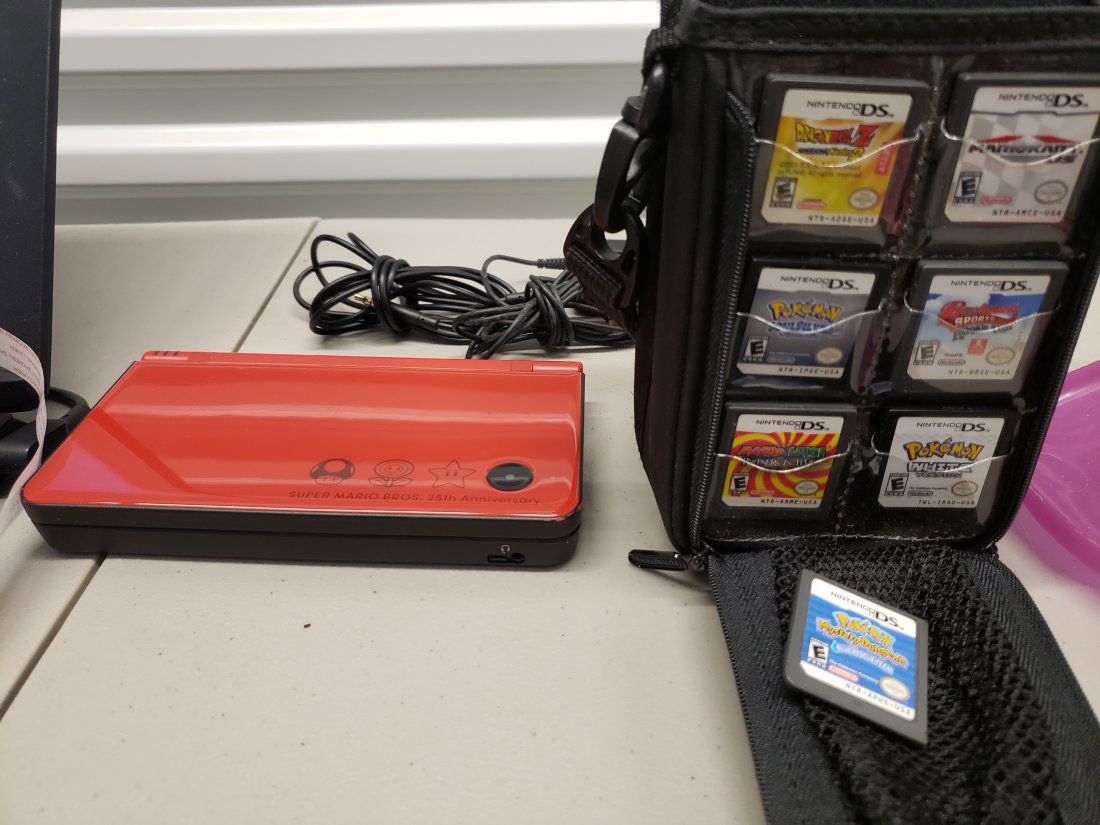 Super Mario Bros 25th Anniversary Nintendo DS XL with 3 (1 of 1)