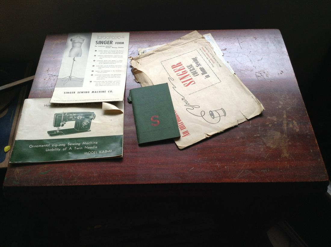 singer 66-10 sewing machine and table with paperwork (1 of 1)