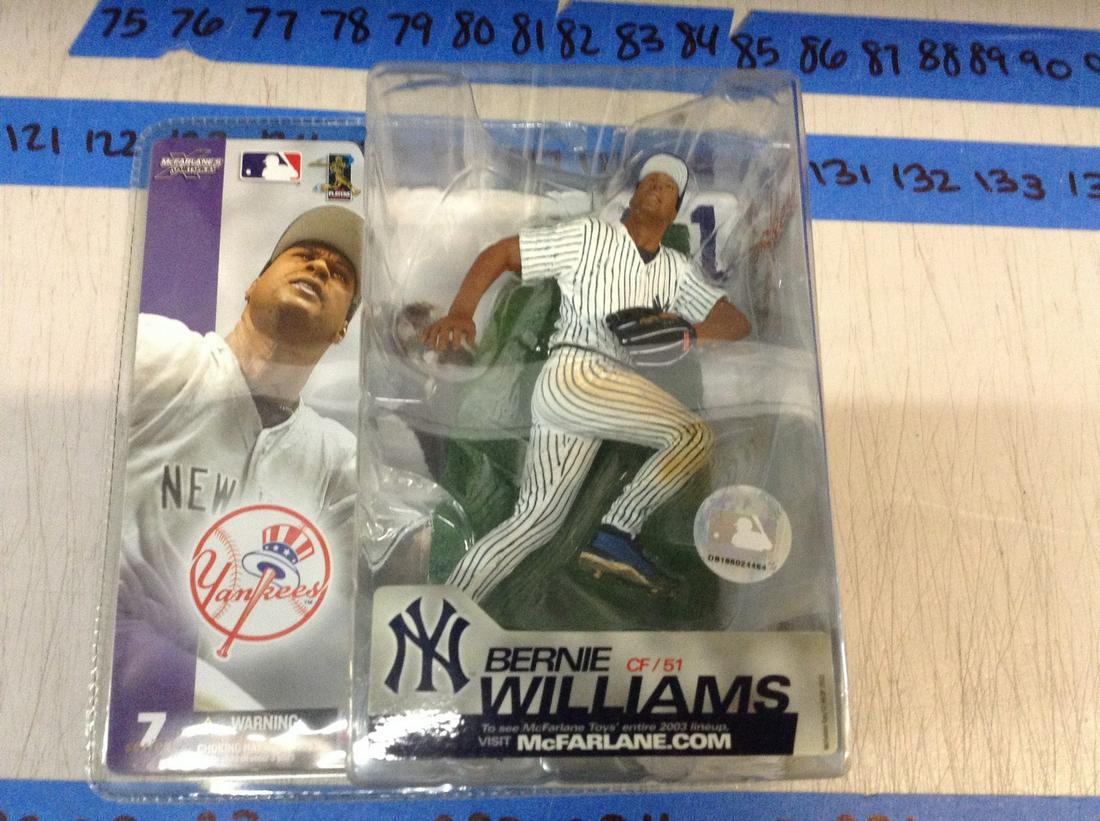 new york yankees bernie williams figure new in package (1 of 1)