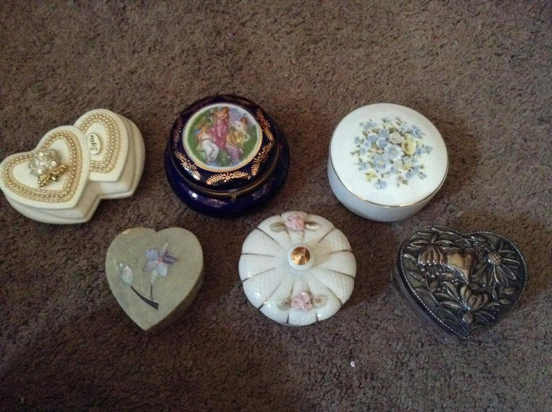 lot of vintage trinket boxes: lot of vintage trinket boxes