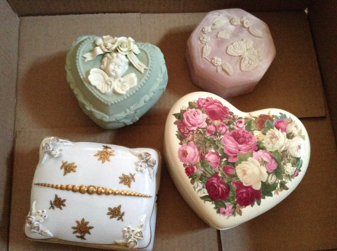 lot of vintage trinket boxes: lot of vintage trinket boxes
