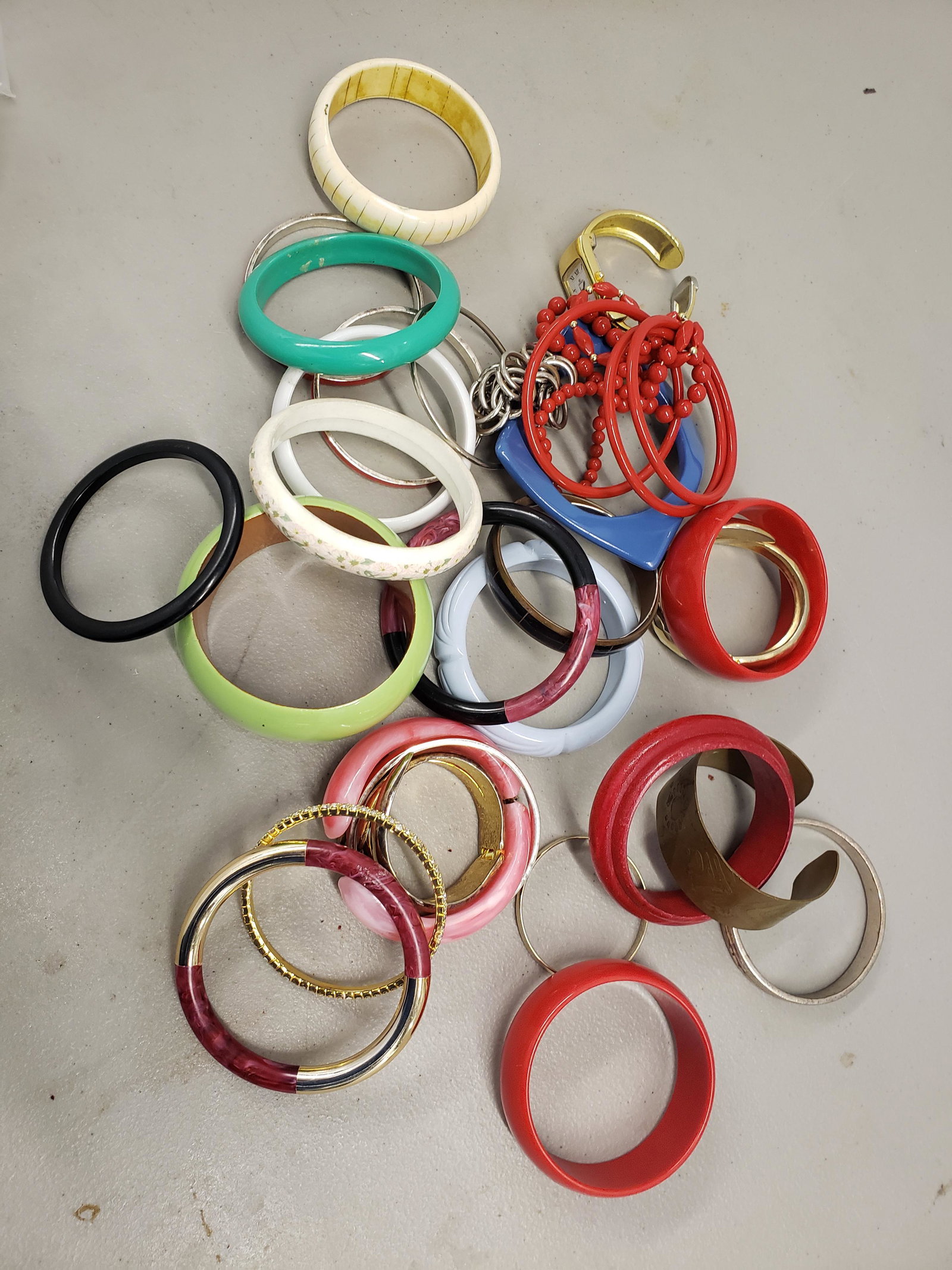 Lot of costume bracelets - possible some bakelite did: Lot of costume bracelets - possible some bakelite did not test
