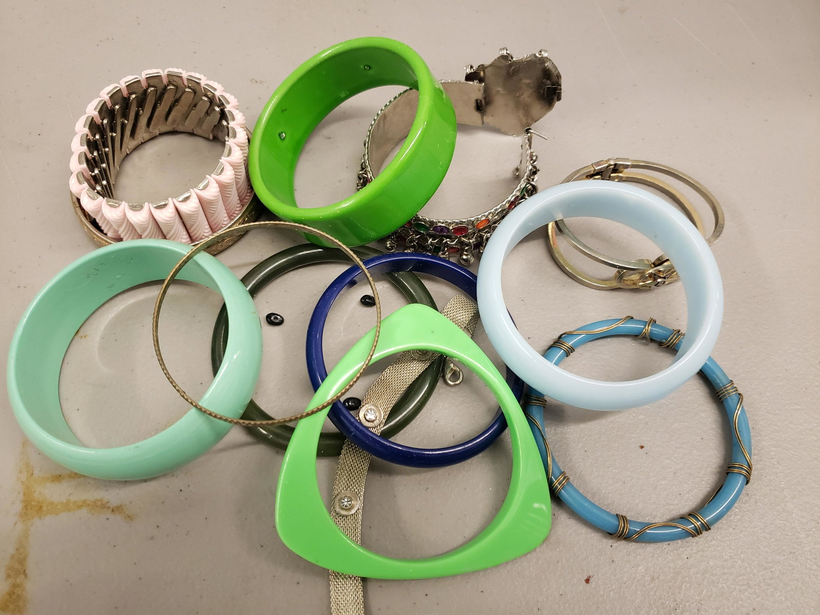 Lot of costume bracelets - possible some bakelite did: Lot of costume bracelets - possible some bakelite did not test