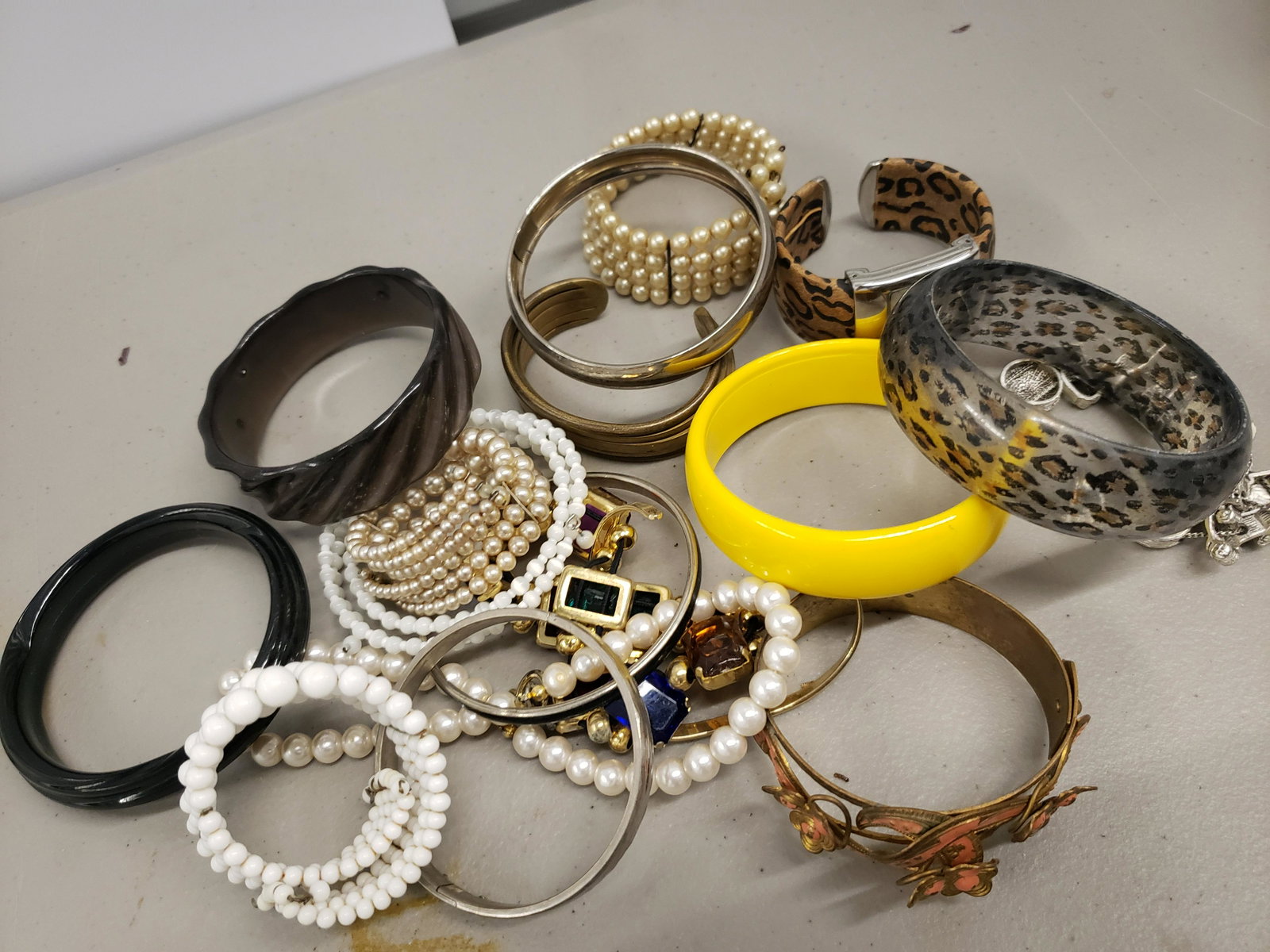 Lot of costume bracelets - possible some bakelite did: Lot of costume bracelets - possible some bakelite did not test