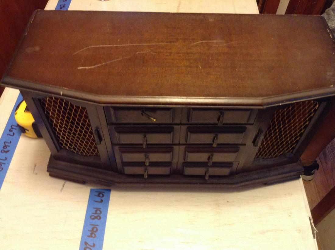 Vintage Jewelry Box: 17x7x9