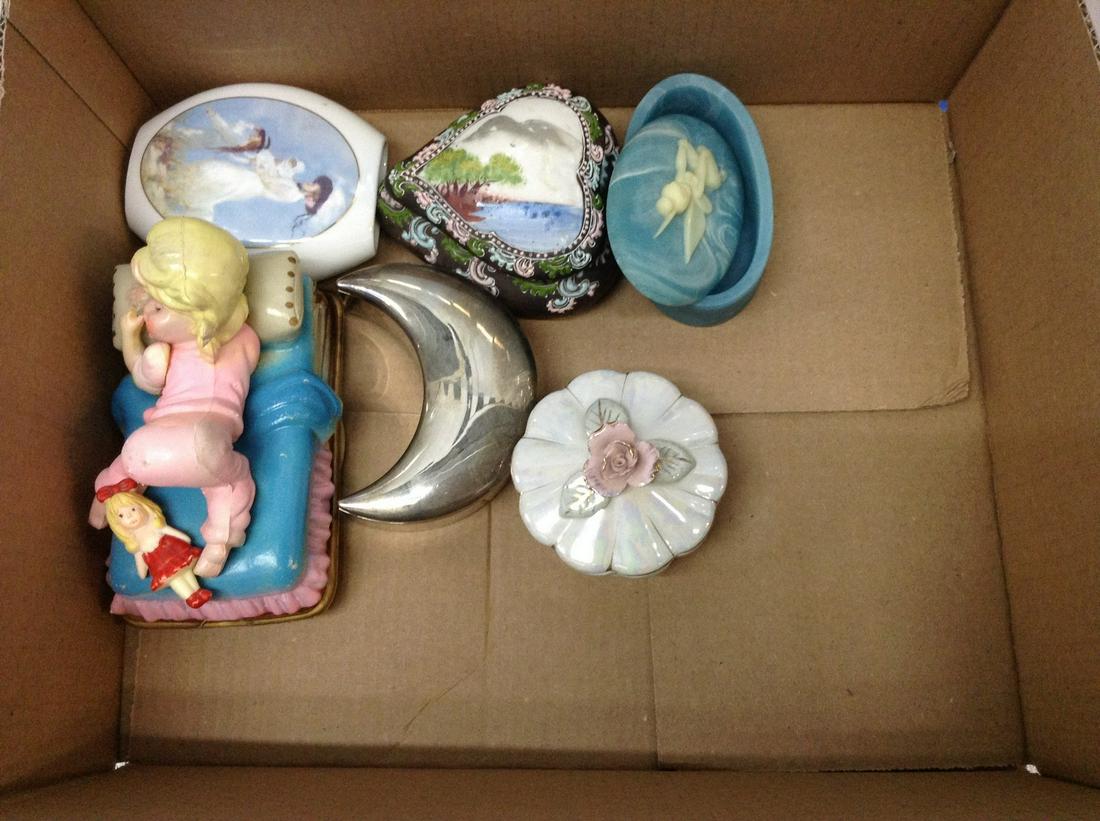 lot of vintage trinket boxes: lot of vintage trinket boxes