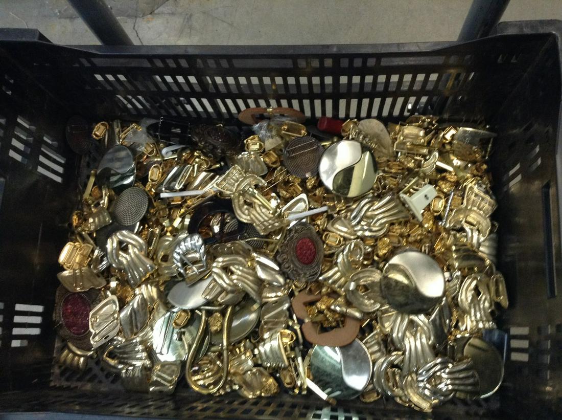 huge amount of vintage belt buckles: huge amount of vintage belt buckles