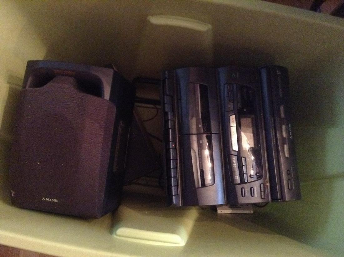 Sony CD Changer And Speakers (1 of 1)