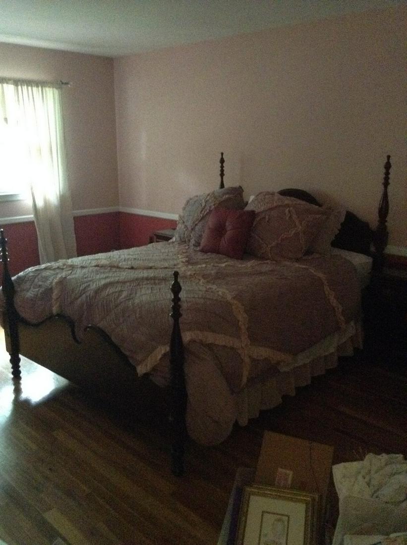 Queen Size Bed: Queen Size Bed
