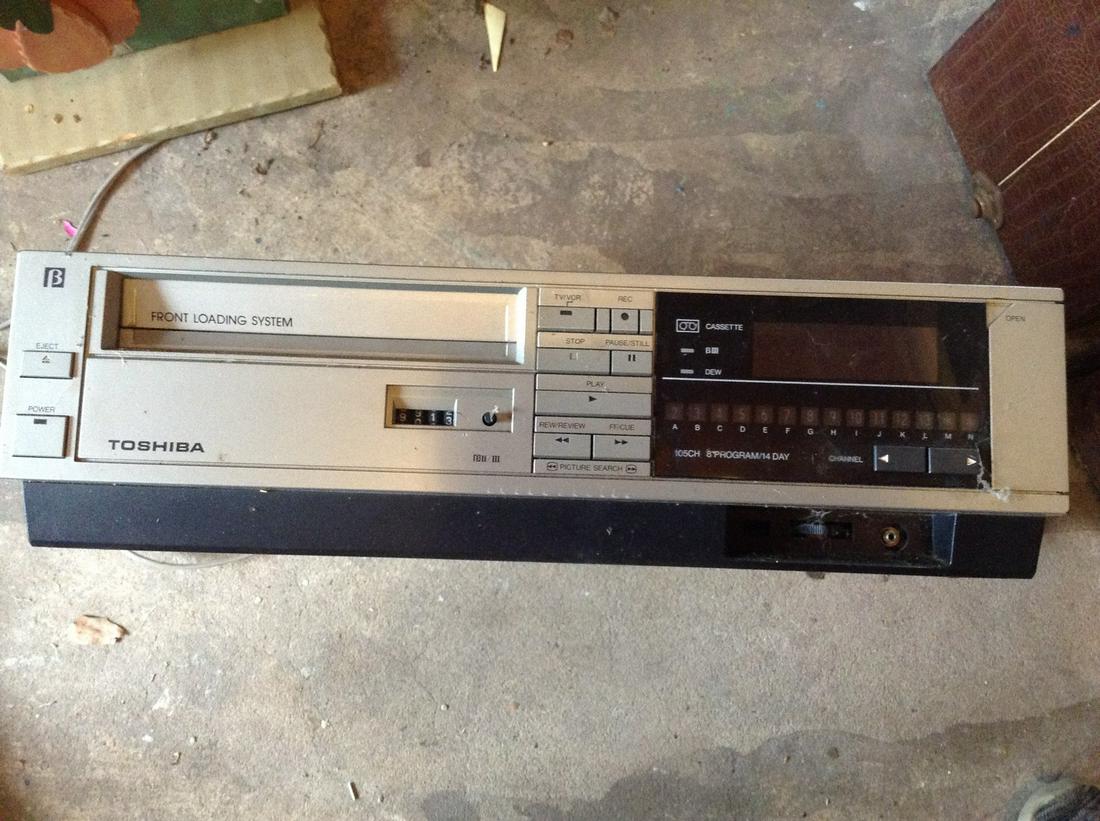 TOSHIBA VHS Player (1 of 1)
