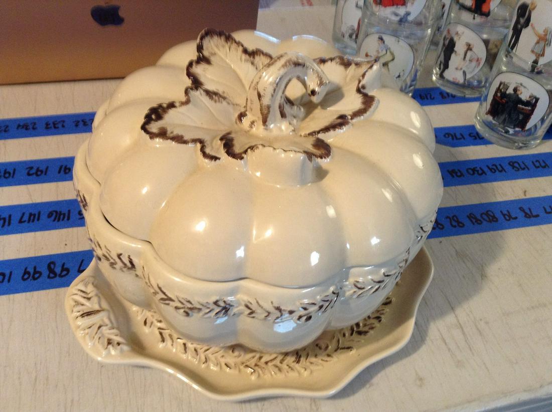 pumpkin cookie jar and pie plate (1 of 1)