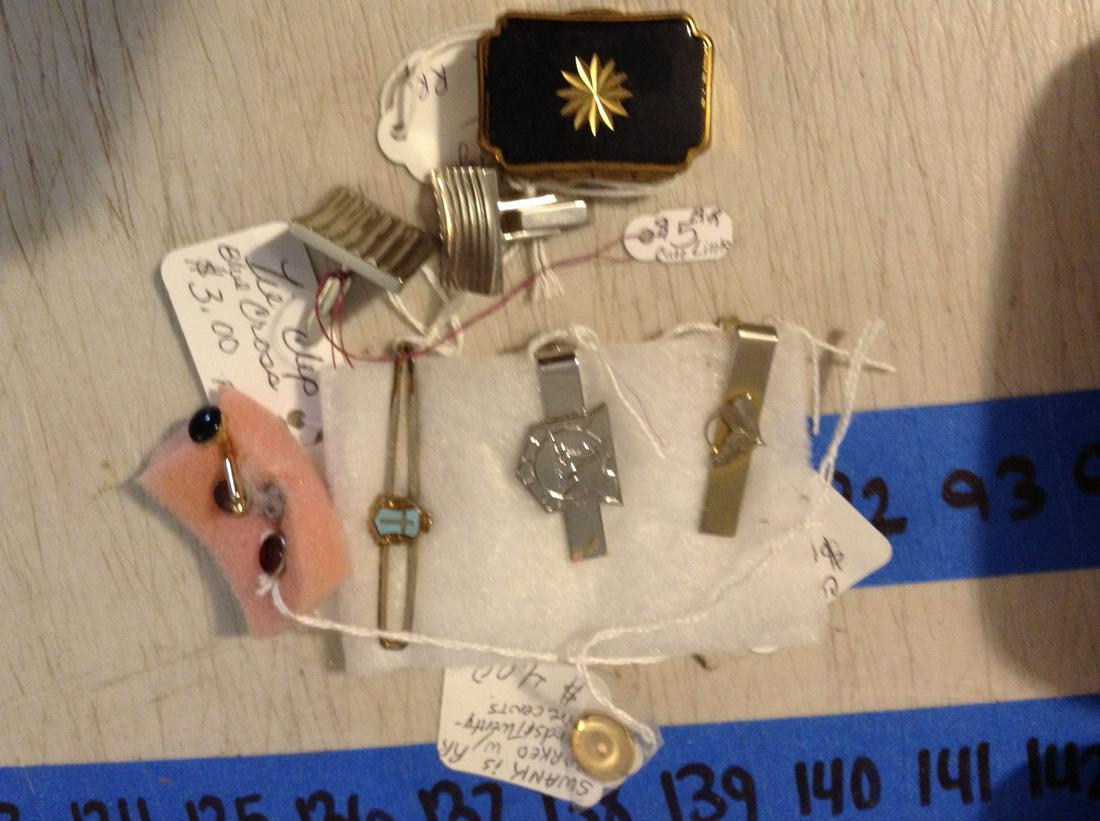 enameled pill box vintage cufflinks and tie clasp (1 of 1)