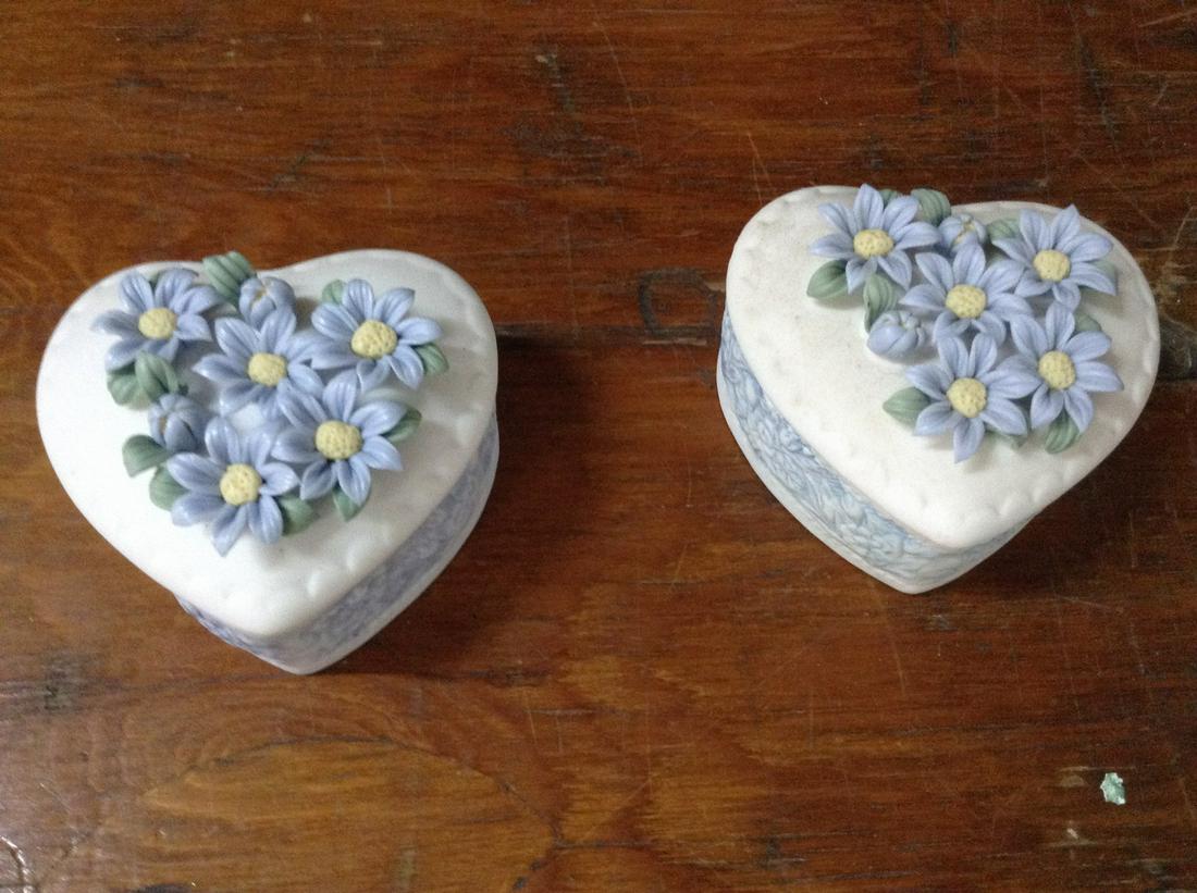 2 Floral Trinket Boxes: 2 Floral Trinket Boxes
