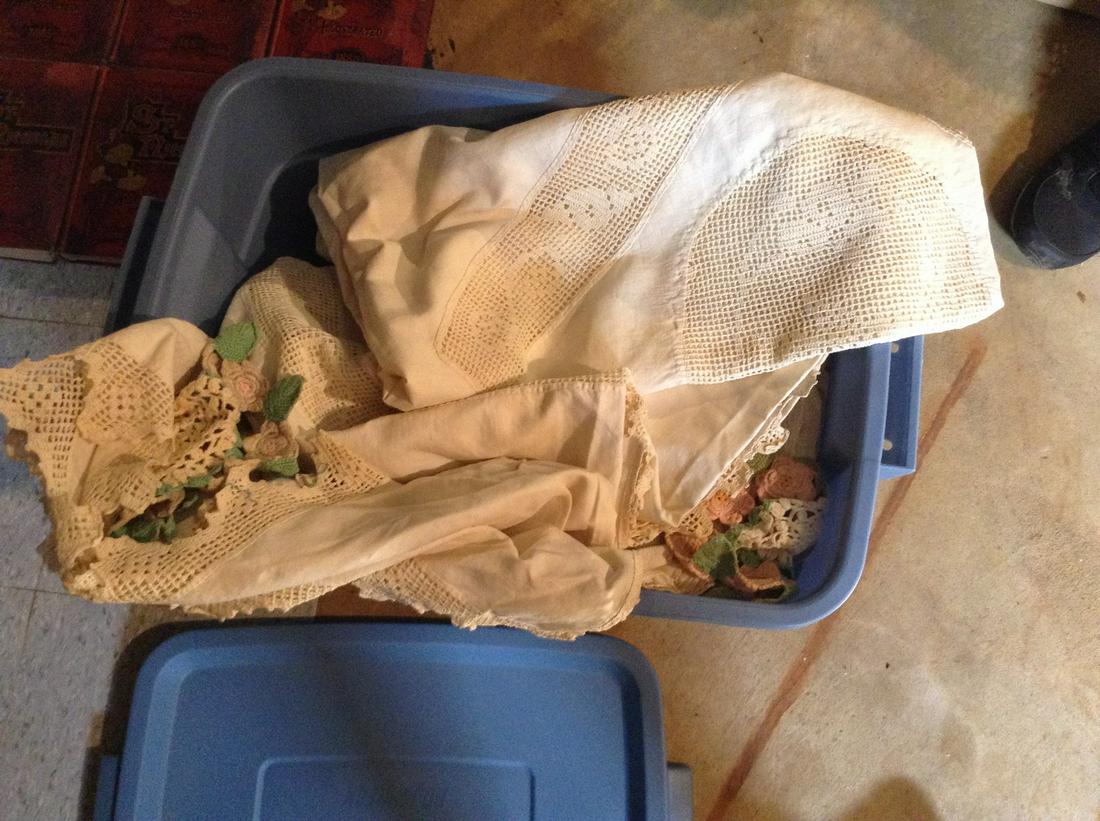 18 gallon tote filled with vintage tablecloths napkins: 18 gallon tote filled with vintage tablecloths napkins and more