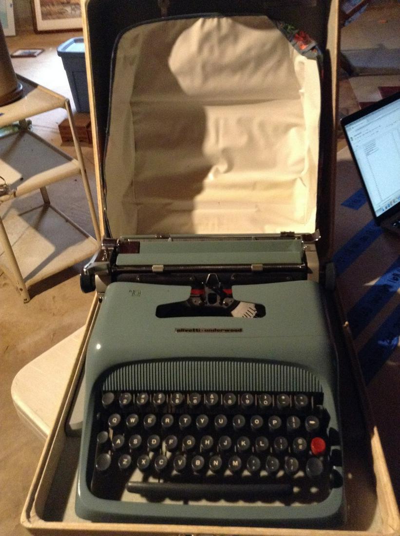 olivetti underwood typewriter: olivetti underwood typewriter