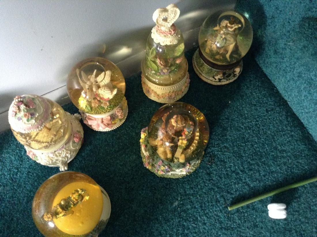 lot of musical snow globes: lot of musical snow globes