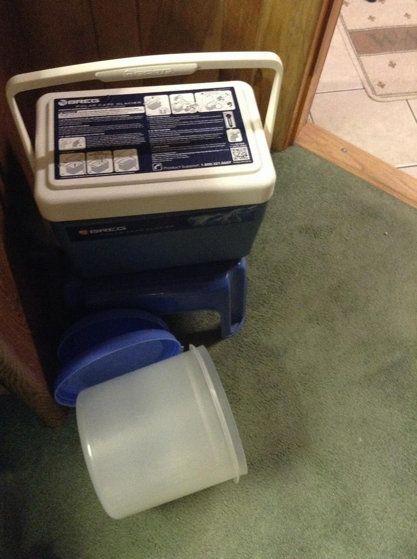rubbermaid step stools, buckets, ice chest and more (1 of 1)