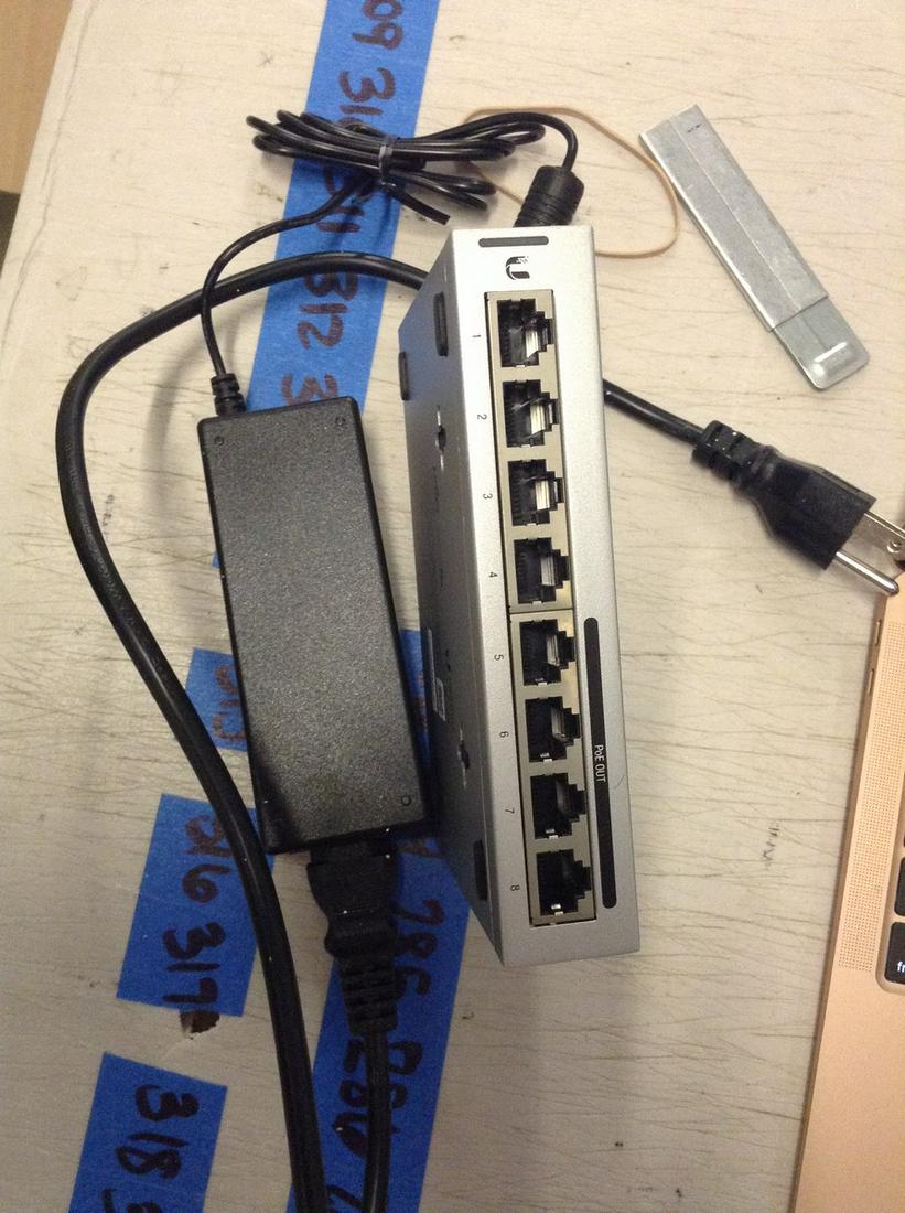 unifi switch 8 (1 of 1)