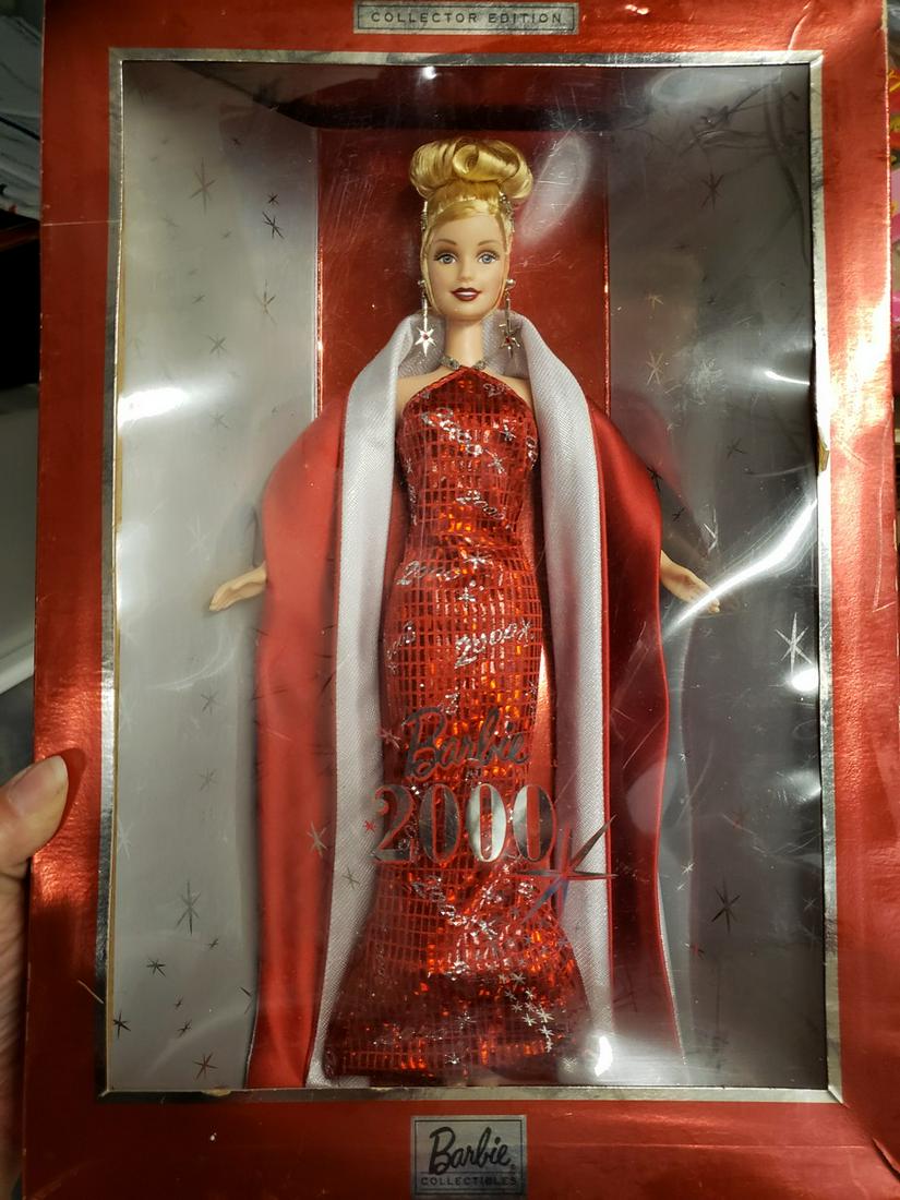 Barbie 2000 Collector Edition new in box: Barbie 2000 Collector Edition new in box