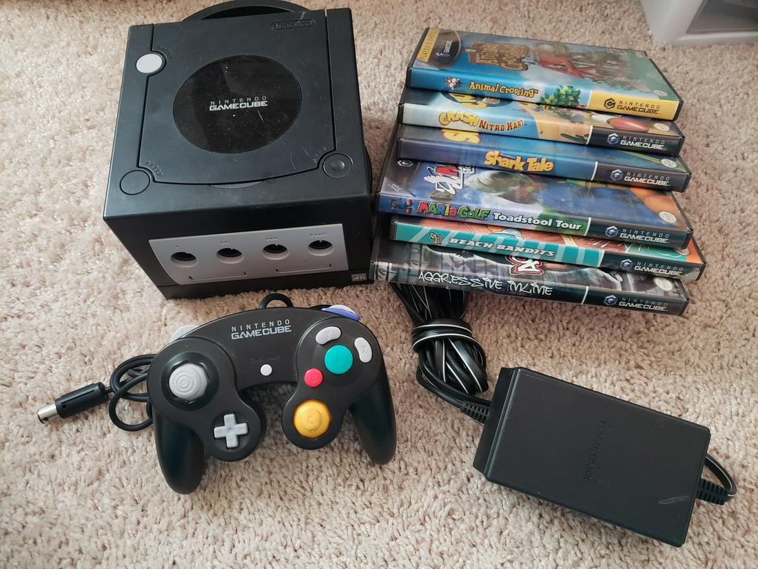 Nintendo Gamecube with controller, power cord, and 6 (1 of 1)
