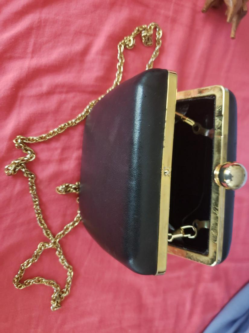 Early Genuine leather vintage purse (1 of 1)