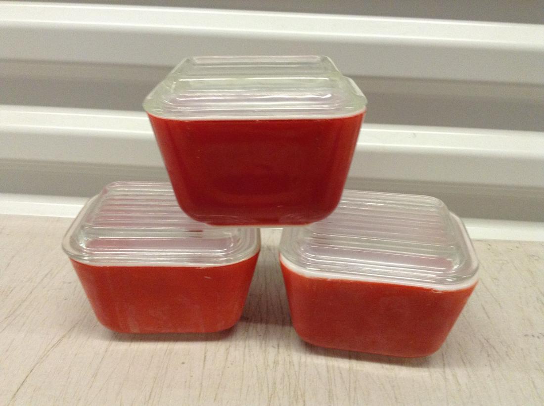 lot of red pyrex refrigerator dishes: lot of red pyrex refrigerator dishes