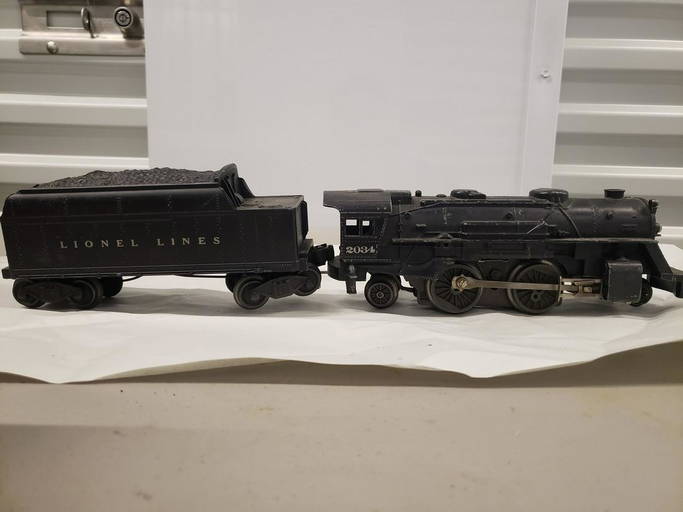 Lionel Train Engine 2034 And Car